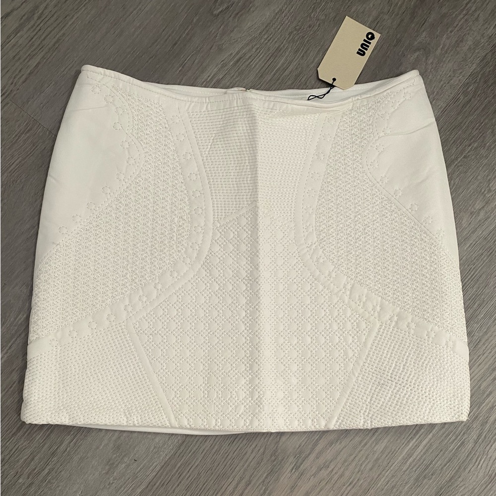 UNIQ White Pleather Embroidered Quilted Mini Skirt Size Medium